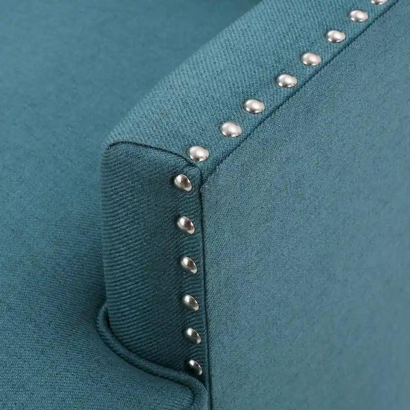 Fauteuil club en tissu clouté