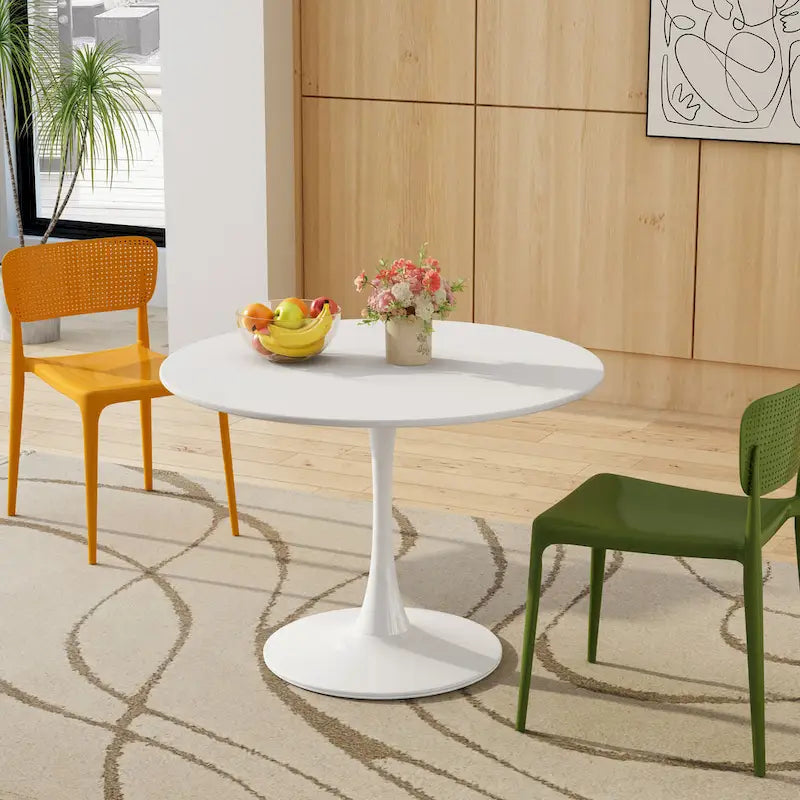Table à manger moderne avec plateau rond et pied en métal